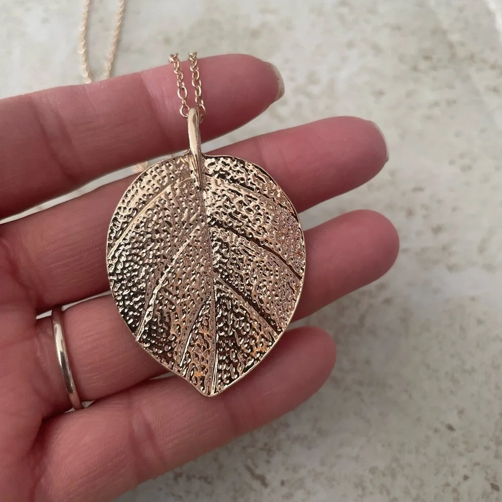Leaf necklace